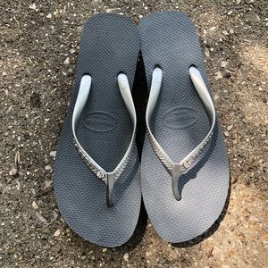 Havaians high flip flops size 9